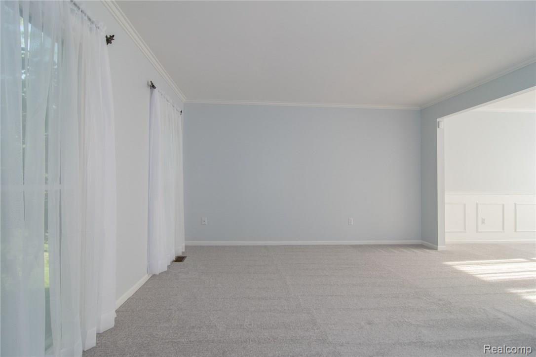 3055 Lexham Lane Rochester, MI 48309 - Photo 4 of 35 DSC_0002.jpg