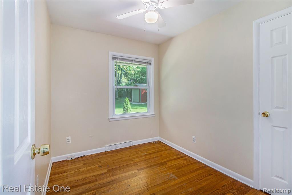 235 East Coon Lake Road Howell, MI 48843 - Photo 11 of 15