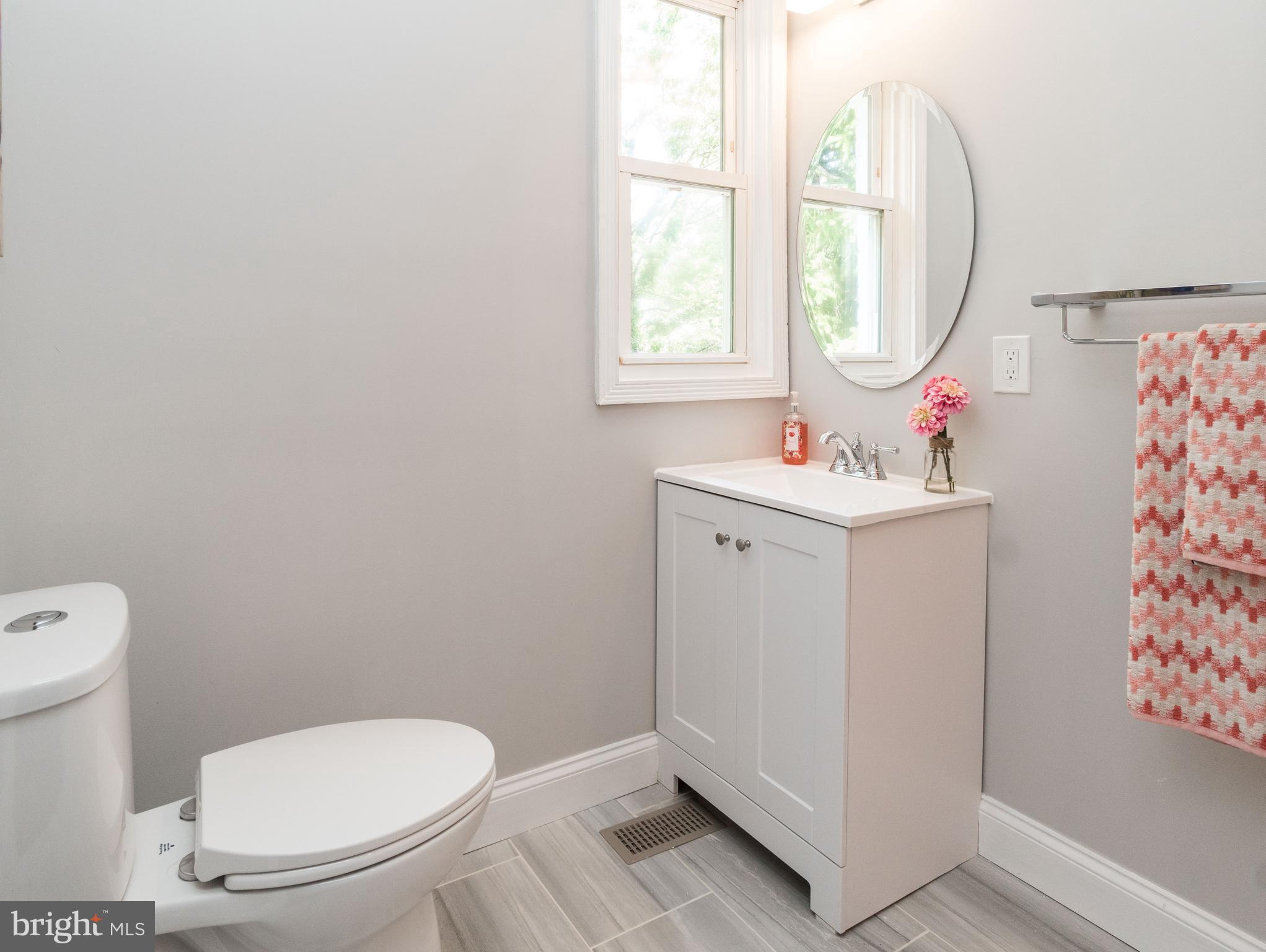 1516 Roundhill Road Baltimore, MD 21218 - Photo 17 of 30 Bath (Master)