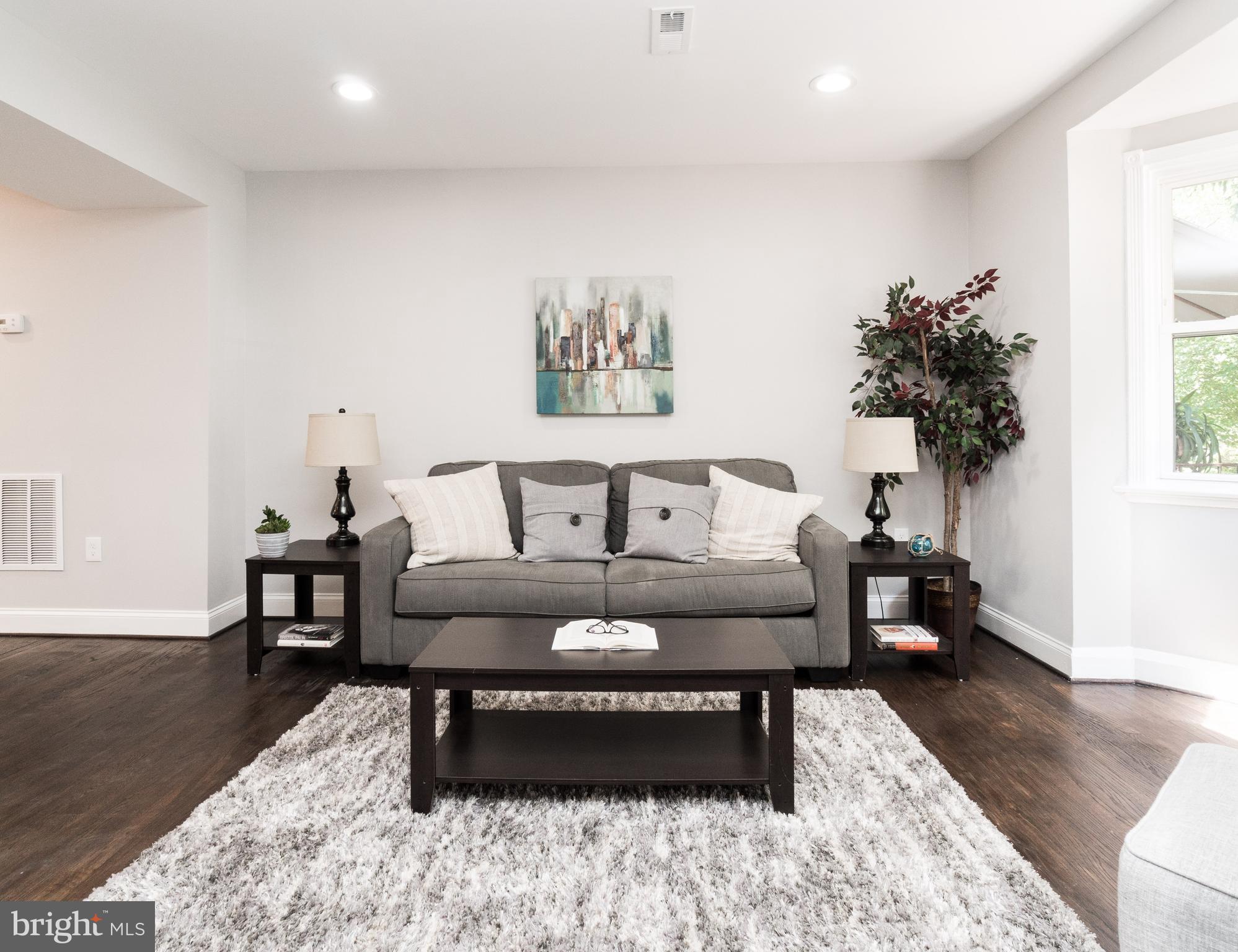 1516 Roundhill Road Baltimore, MD 21218 - Photo 3 of 30 Living Room