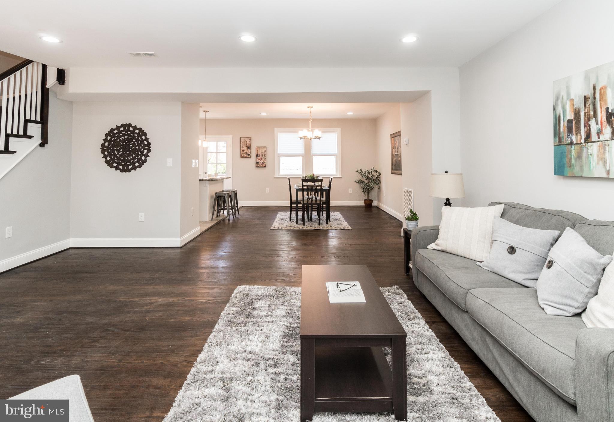 1516 Roundhill Road Baltimore, MD 21218 - Photo 4 of 30 Living Room