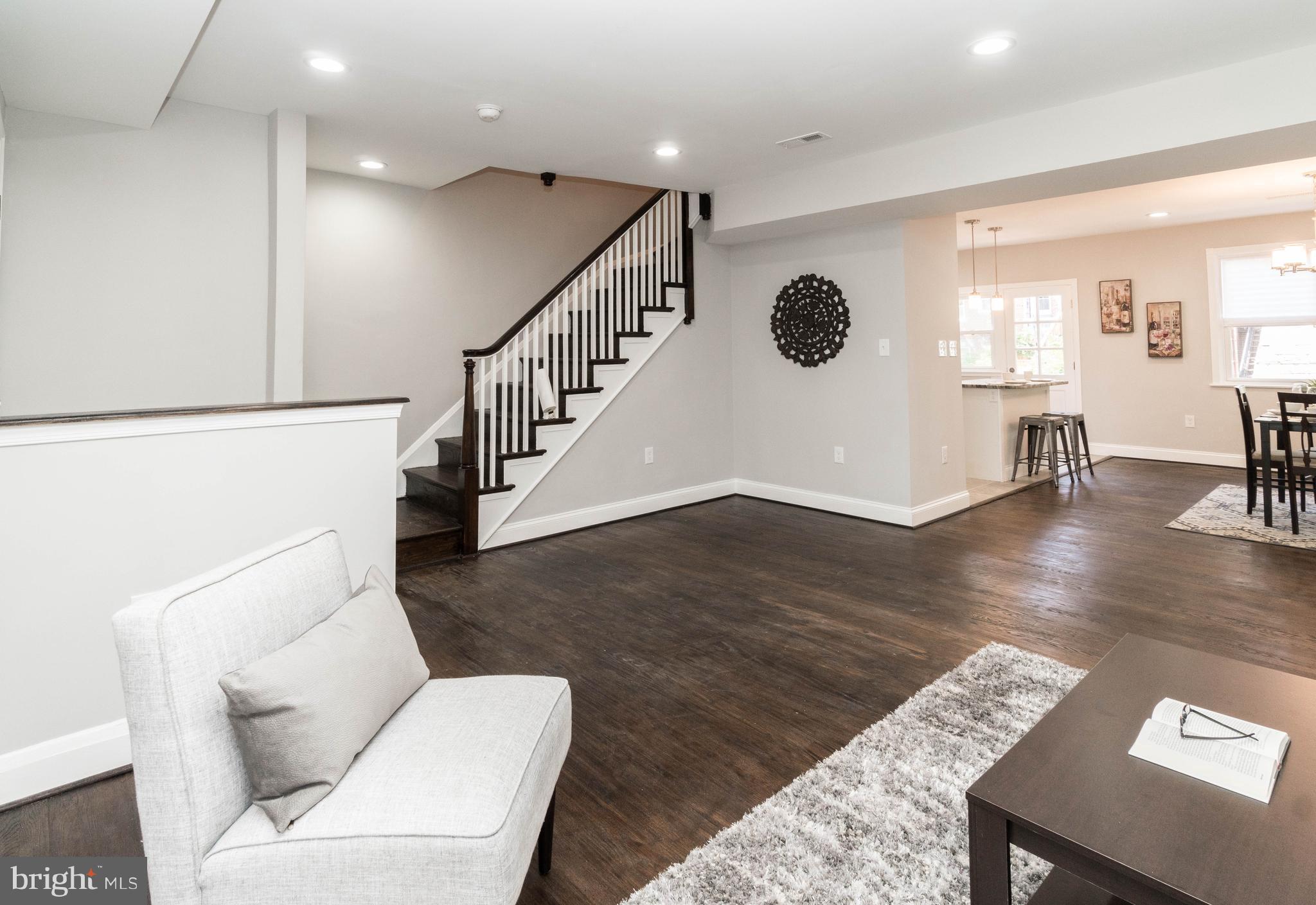 1516 Roundhill Road Baltimore, MD 21218 - Photo 5 of 30 Living Room