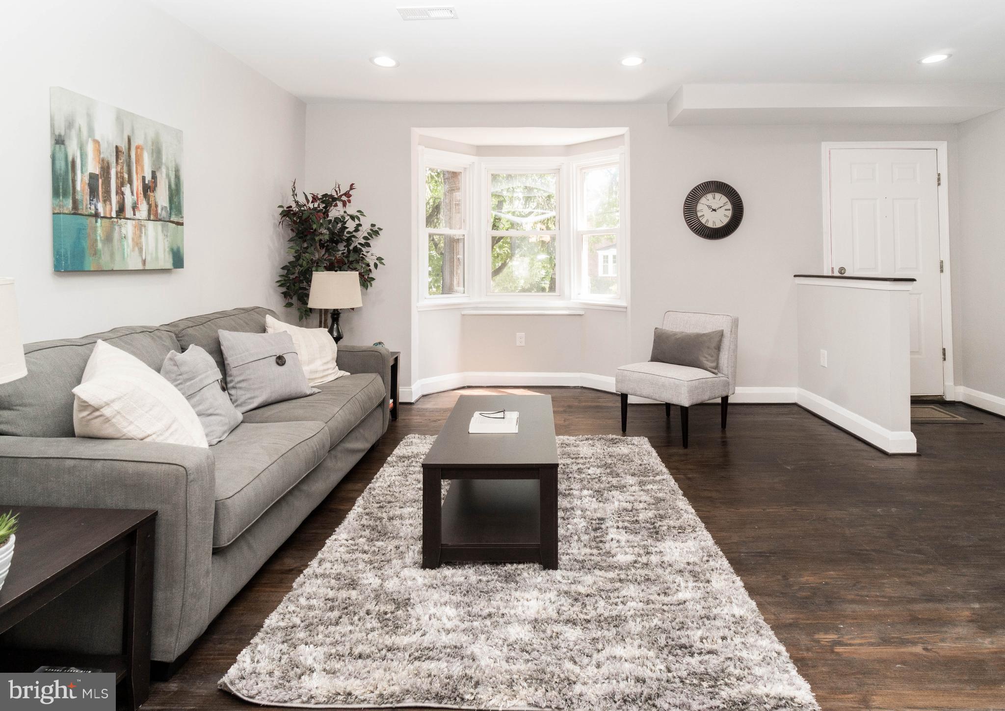 1516 Roundhill Road Baltimore, MD 21218 - Photo 6 of 30 Living Room