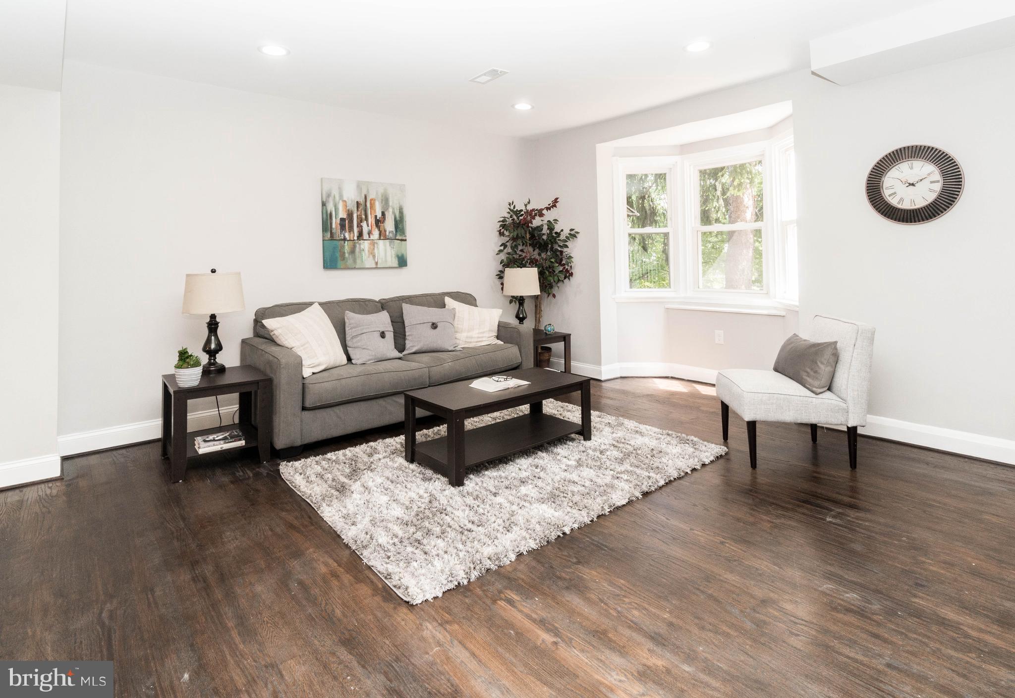 1516 Roundhill Road Baltimore, MD 21218 - Photo 7 of 30 Living Room