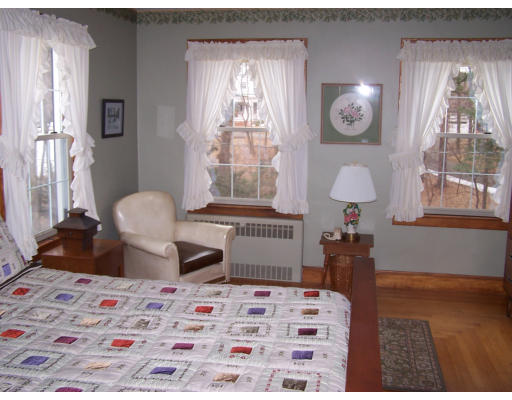 26 Pinehurst Road Holyoke, MA 01040 - Photo 13 of 21 Gallery Image 13