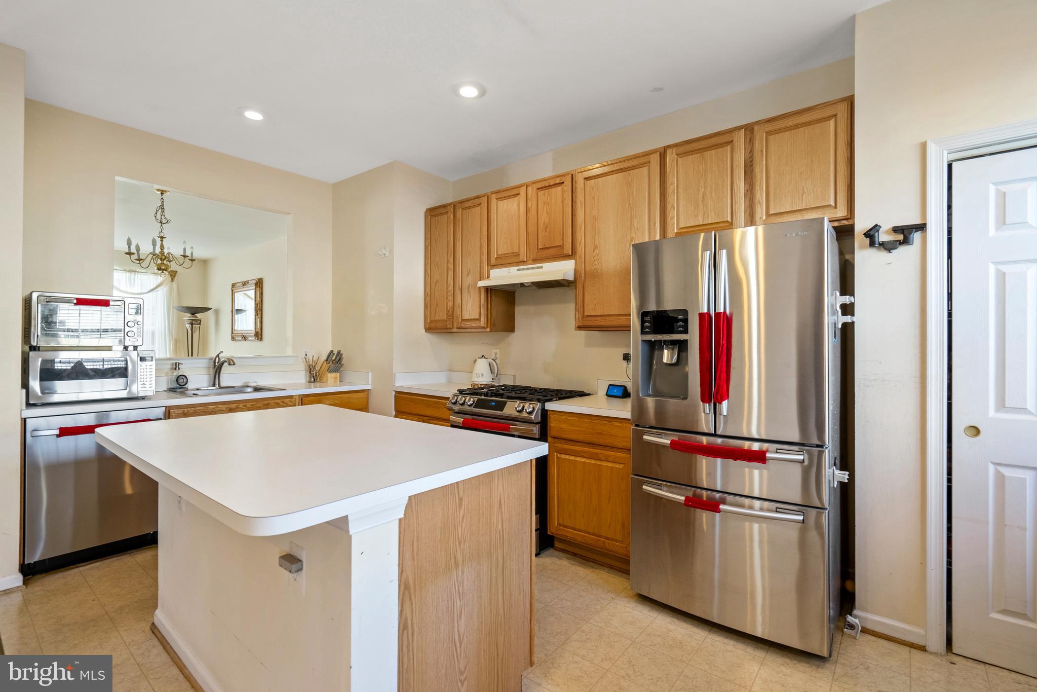 45522 Overmountain Square Sterling, VA 20164 - Photo 3 of 17