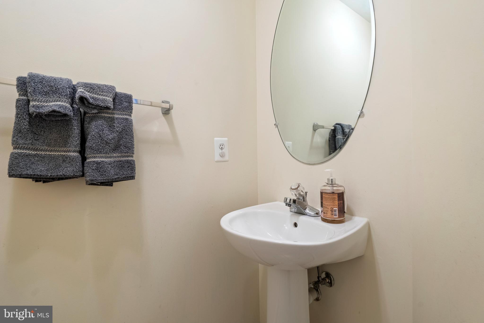 45522 Overmountain Square Sterling, VA 20164 - Photo 10 of 17