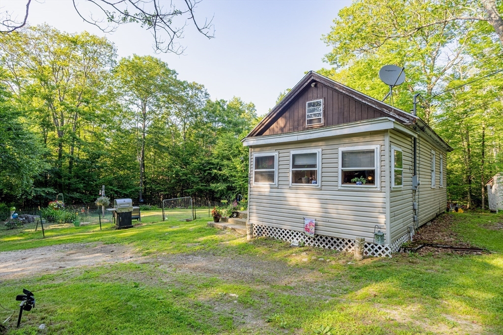 128 North Fitzwilliam Road Royalston, MA 01368 - Photo 3 of 36