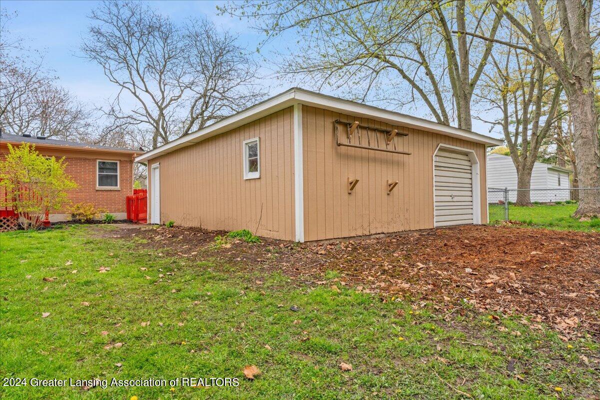 5597 Buckingham Road Haslett, MI 48840 - Photo 34 of 42 21-Media Jett-21