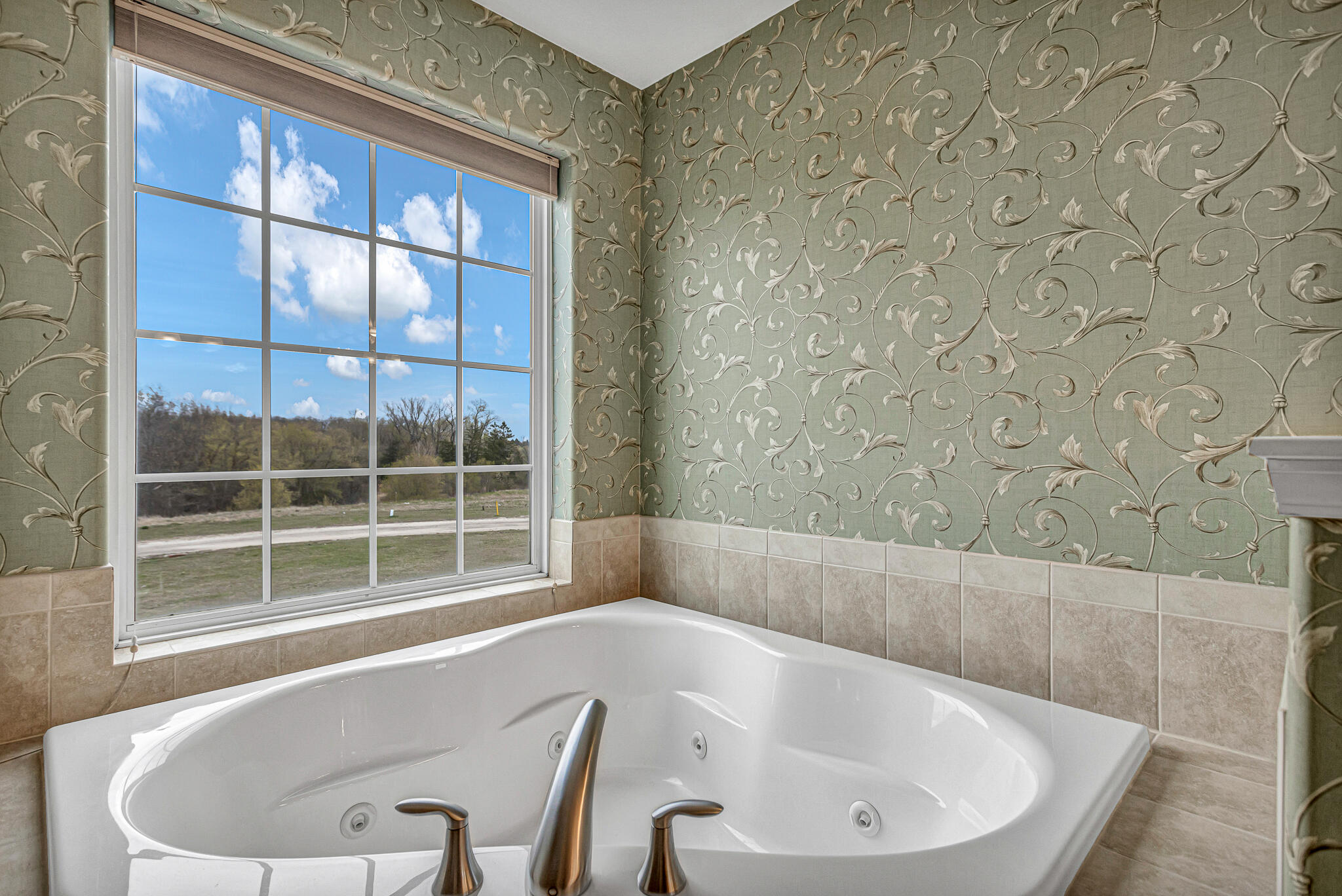 4666 Sagewood Circle, Unit 3 Pleasant Prairie, WI 53158 - Photo 18 of 41 Primary Suite Bathroom Soaking Tub