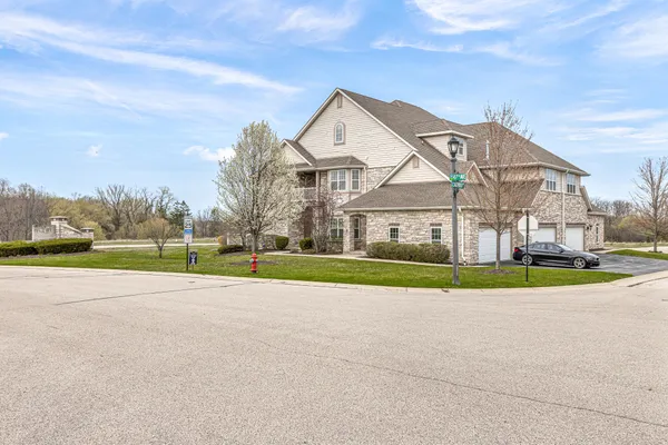 $2,375 | 4666 Sagewood Circle, Unit 3, Pleasant Prairie, WI 53158