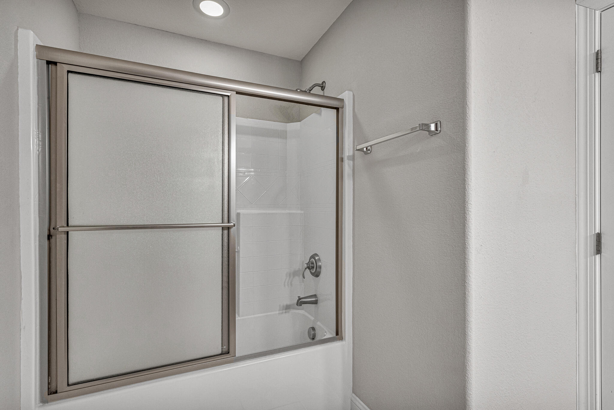 4666 Sagewood Circle, Unit 3 Pleasant Prairie, WI 53158 - Photo 24 of 41 Bathroom #2 - Shower-over-Tub