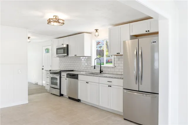 $377,777 | 123 Payton Avenue, Warwick, RI 02889