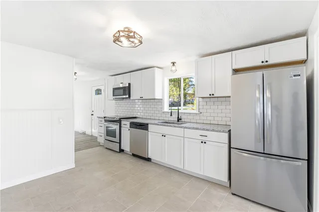 $377,777 | 123 Payton Avenue, Warwick, RI 02889