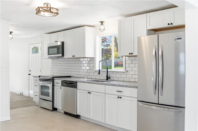 $377,777 | 123 Payton Avenue, Warwick, RI 02889