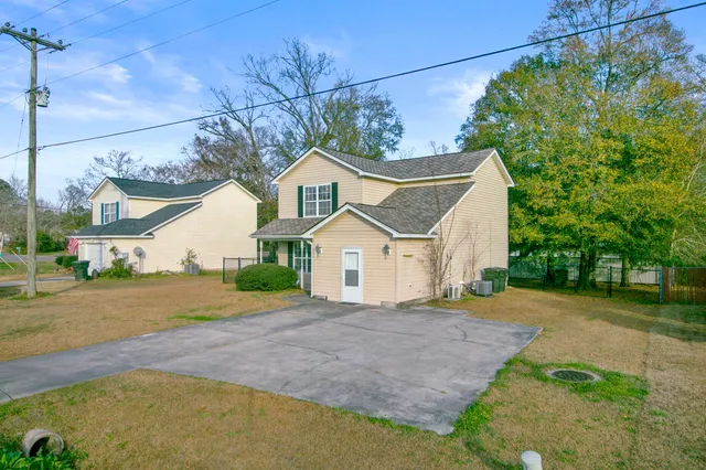 $325,000 | 230 Lindy Creek Road, Goose Creek, SC 29445
