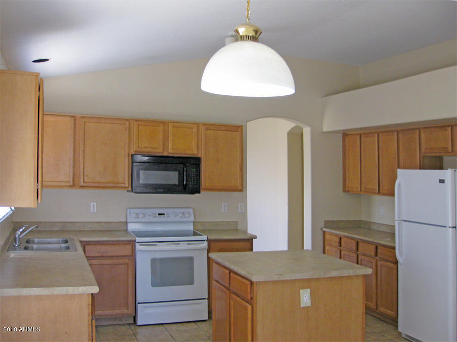 408 West Beverly Road Phoenix, AZ 85041 - Photo 7 of 9 7 kitchen2