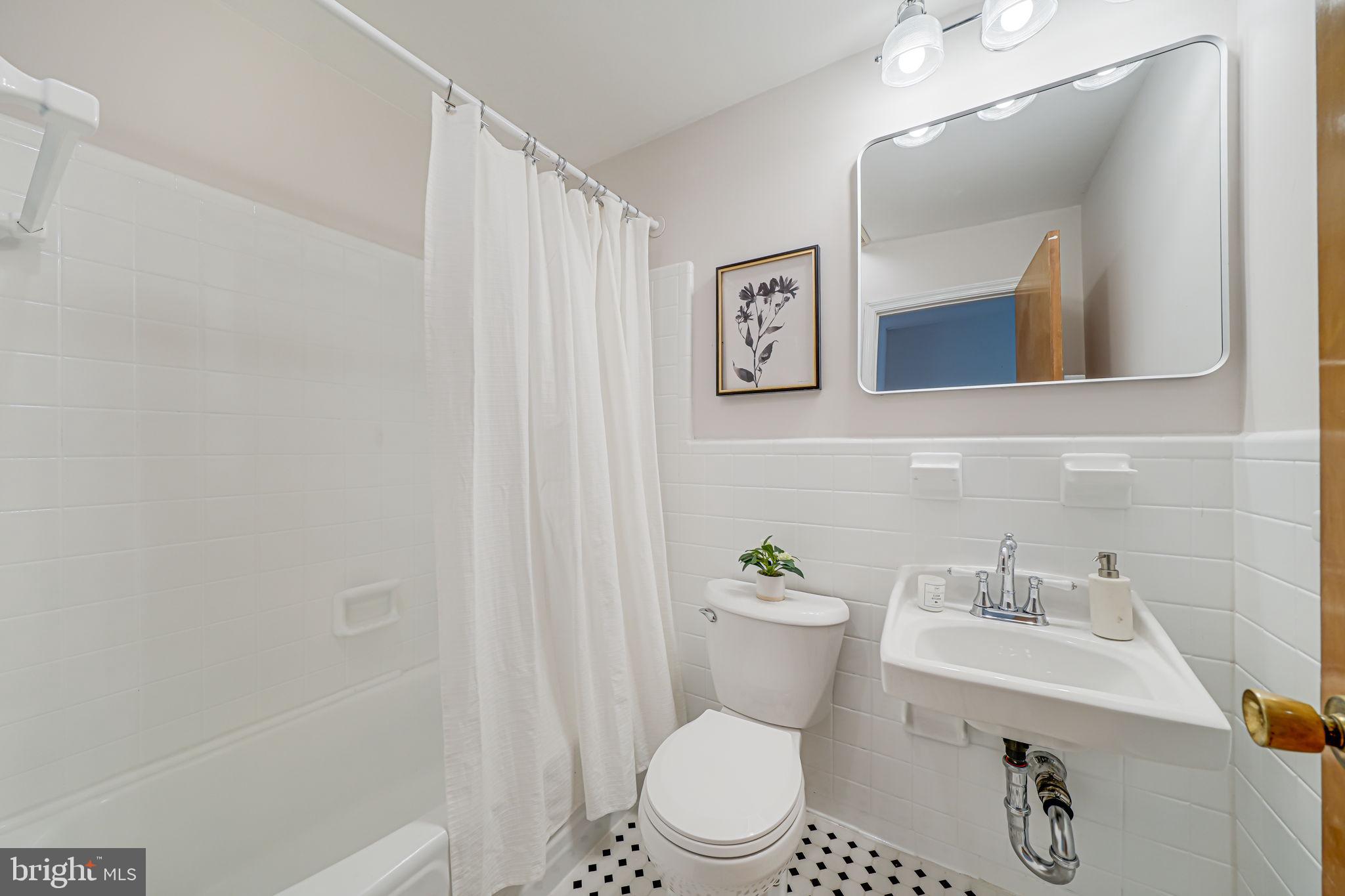 2566 Military Road Arlington, VA 22207 - Photo 30 of 38 New Second Level Full Bath