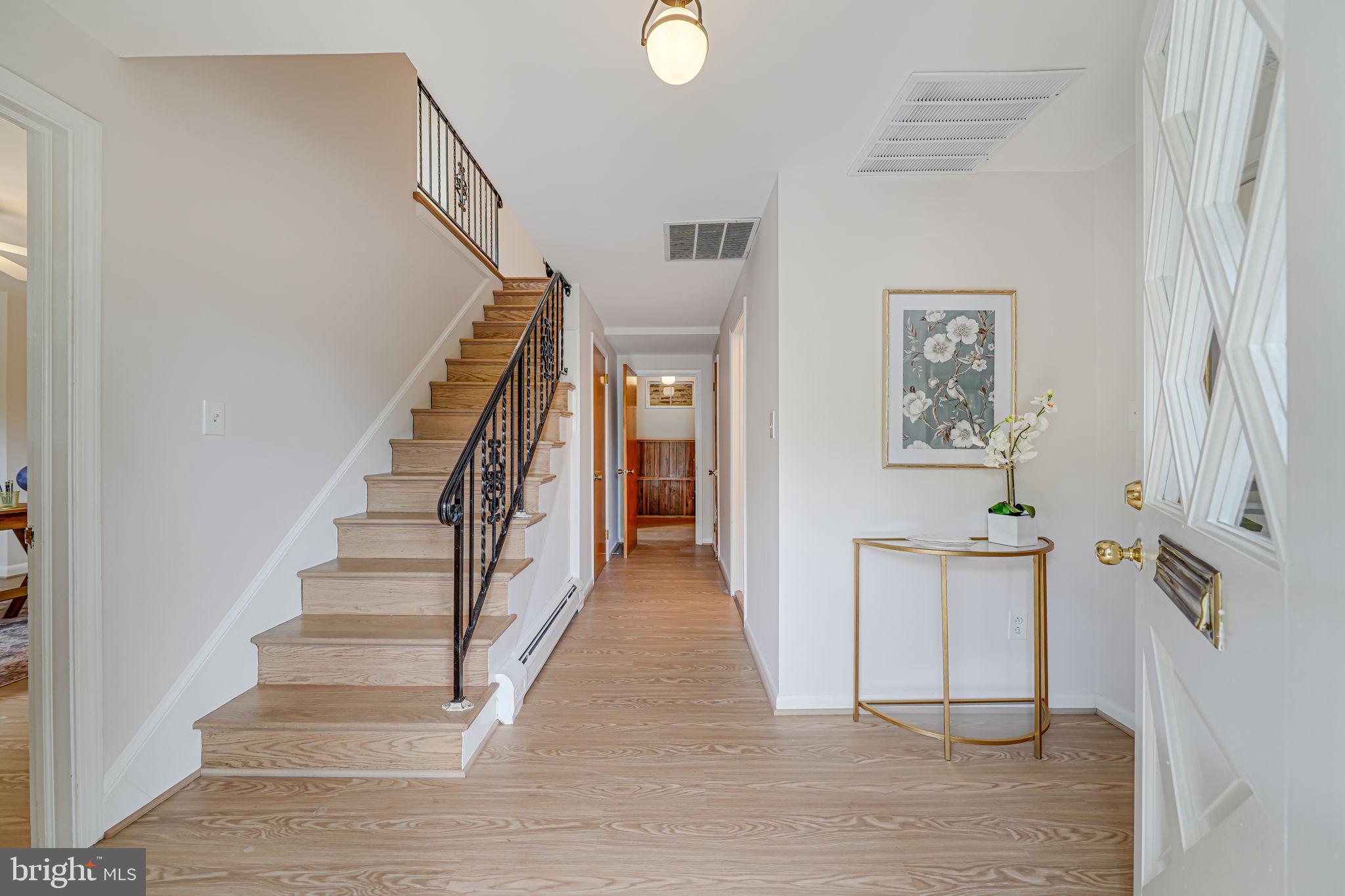 2566 Military Road Arlington, VA 22207 - Photo 4 of 38 Foyer
