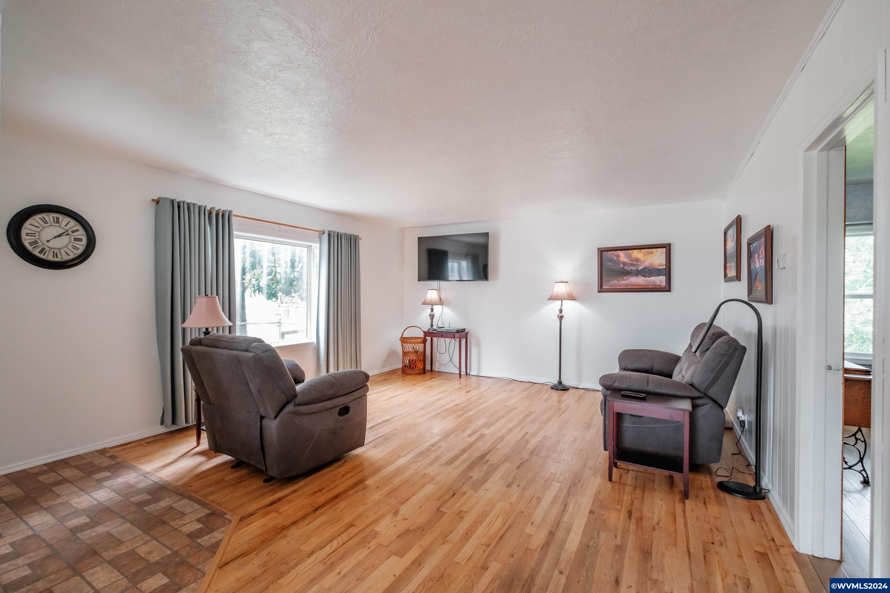 6913 Sunnyview Road Northeast Salem, OR 97305 - Photo 8 of 41 Gallery Image 8