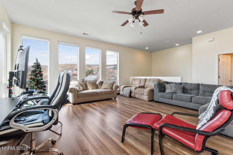 561 Tarn Way Reno, NV 89503 - Photo 11 of 27 561 Tarn Wy (11 of 27)