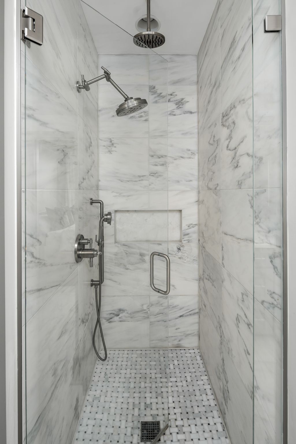 1616 West End Avenue, Unit 2609 Nashville, TN 37203 - Photo 20 of 46 a bathroom with a shower