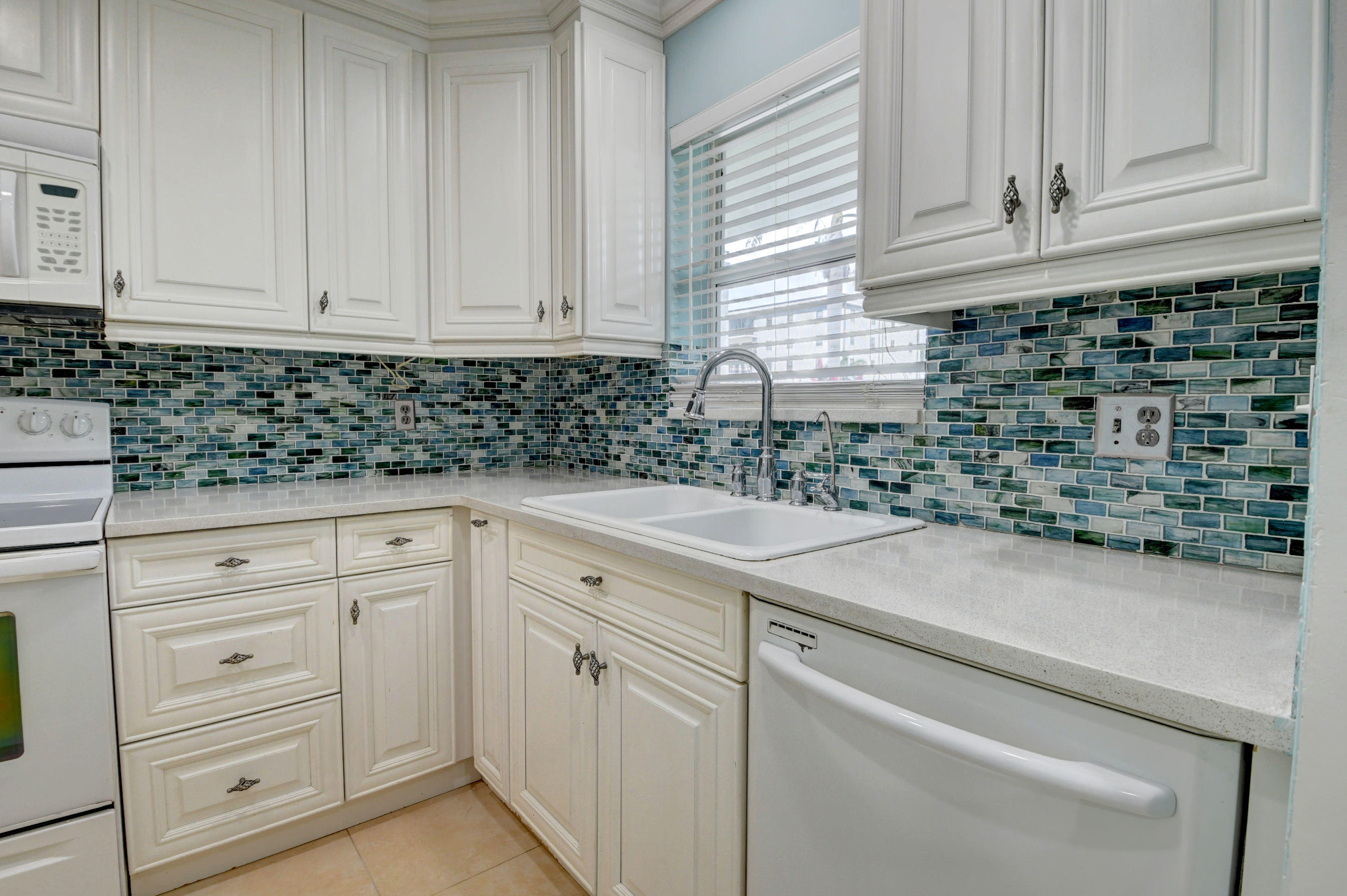 2561 South Ocean Boulevard, Unit 3 Boca Raton, FL 33432 - Photo 19 of 47 Kitchen 3