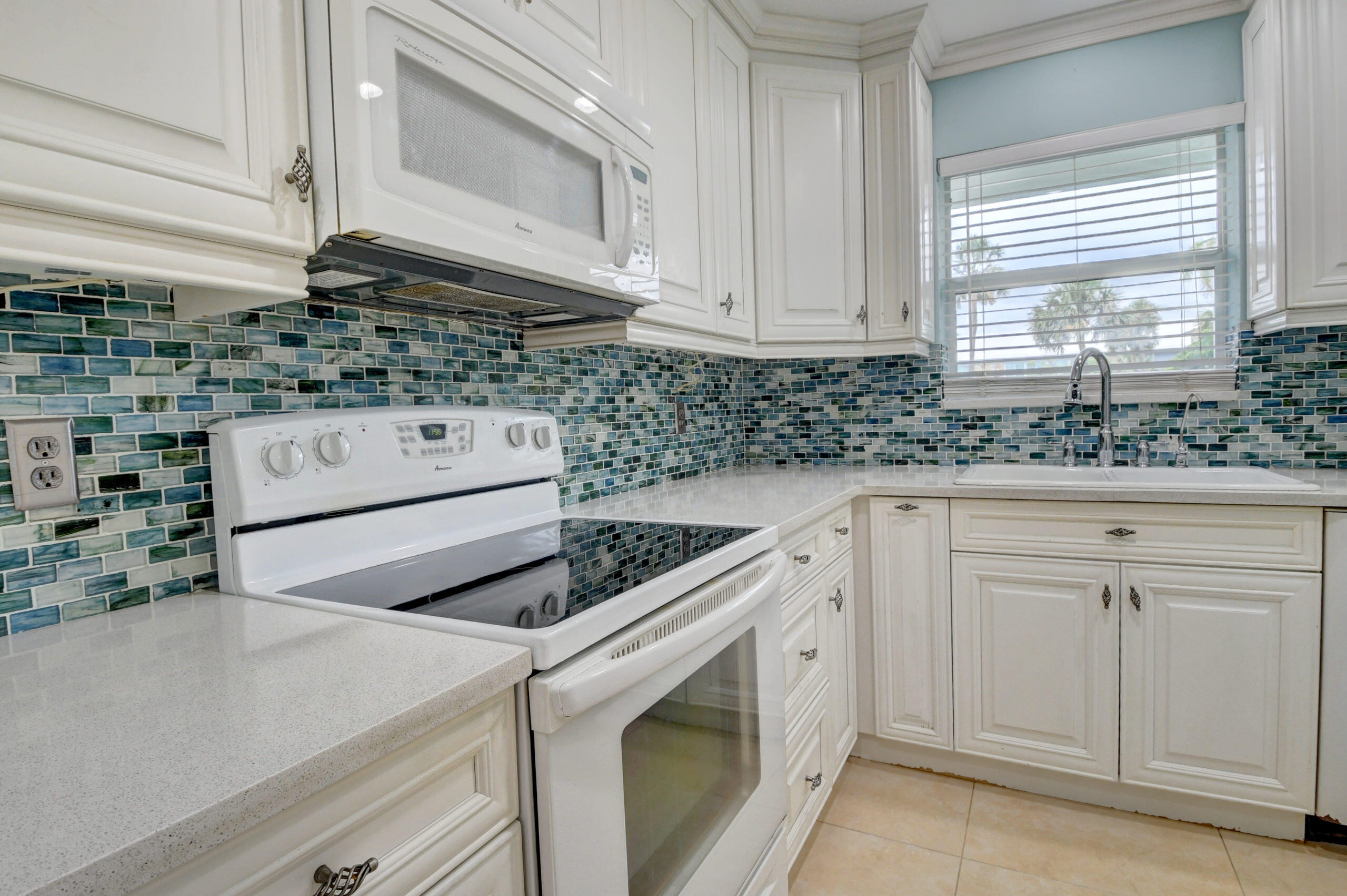 2561 South Ocean Boulevard, Unit 3 Boca Raton, FL 33432 - Photo 2 of 47 Kitchen 1