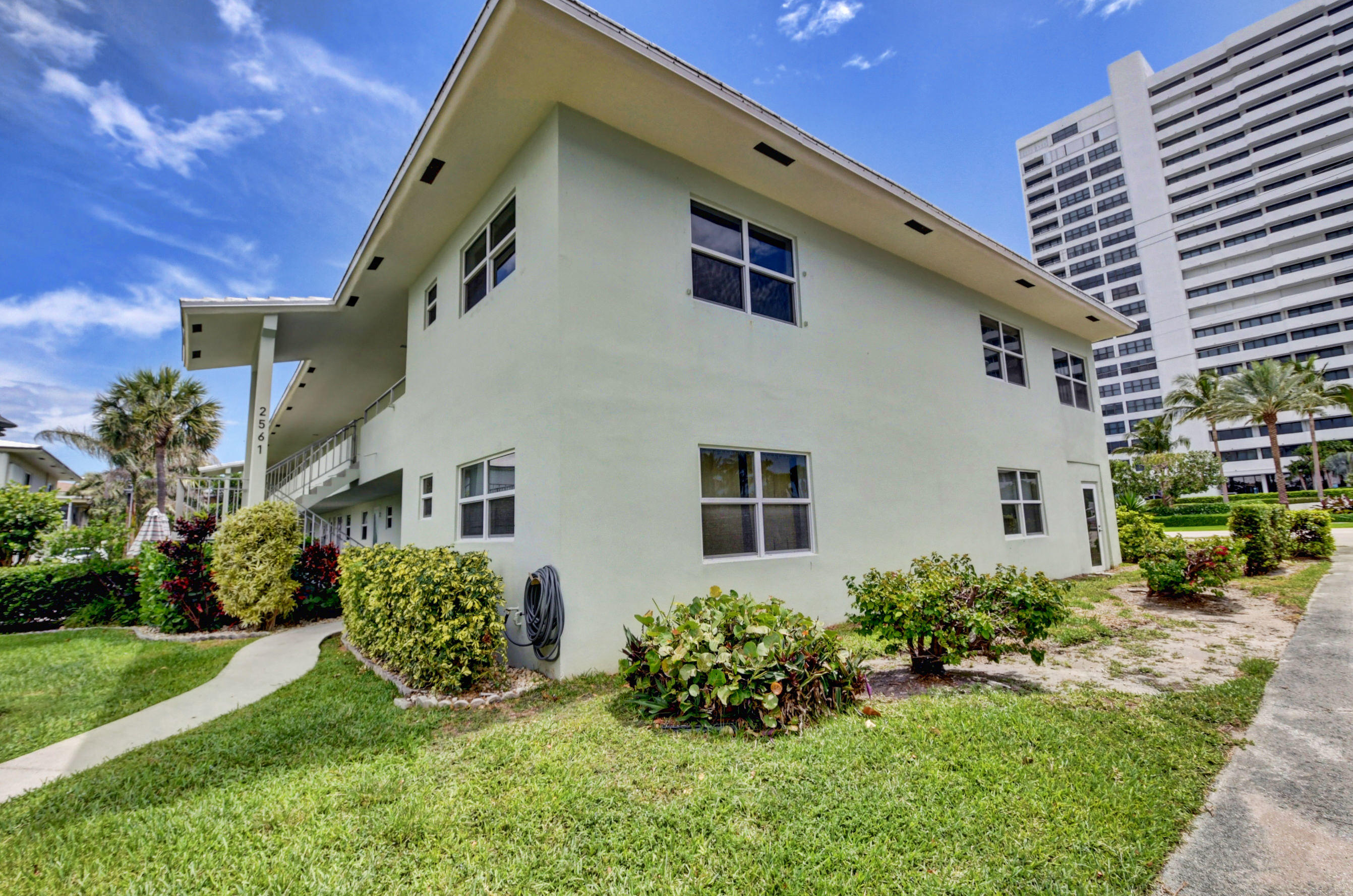 2561 South Ocean Boulevard, Unit 3 Boca Raton, FL 33432 - Photo 30 of 47 SE Side