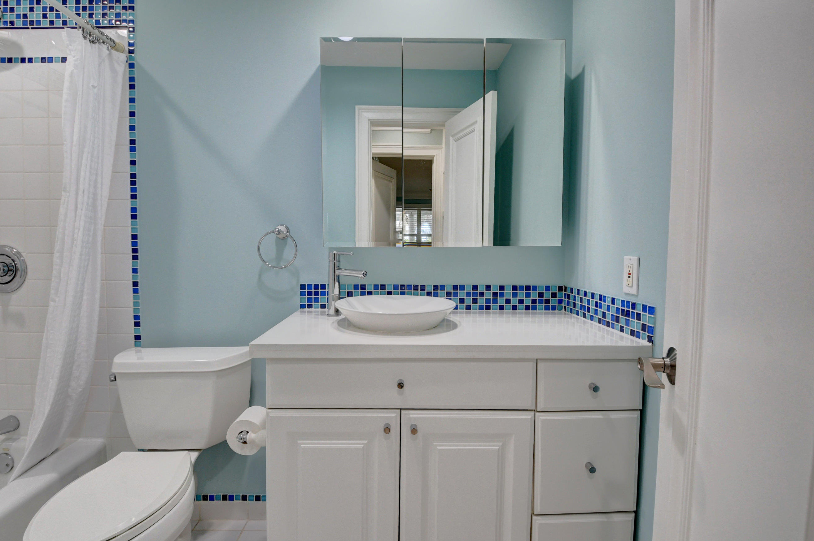 2561 South Ocean Boulevard, Unit 3 Boca Raton, FL 33432 - Photo 8 of 47 Guest Bathroom 1