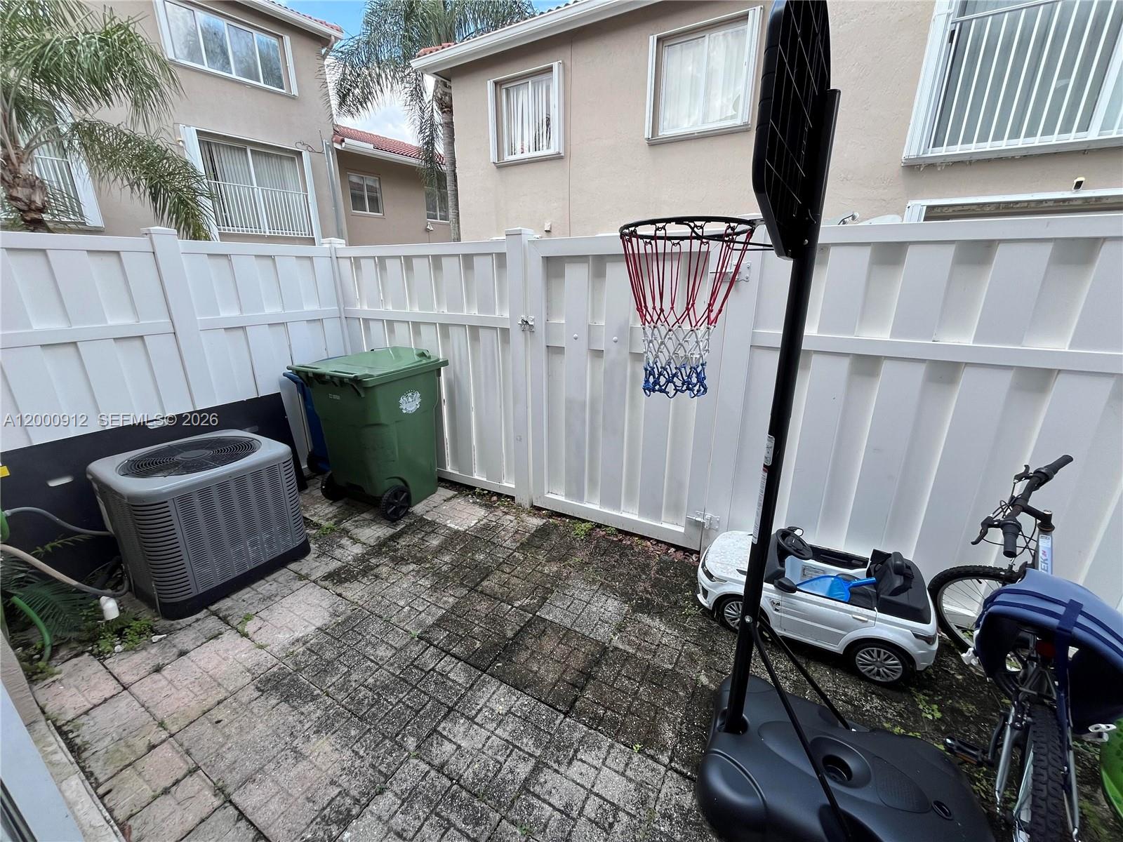 171 Riviera Circle, Unit 61 Weston, FL 33326 - Photo 22 of 27