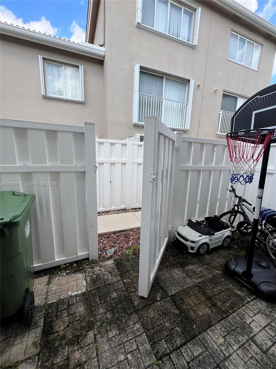 171 Riviera Circle, Unit 61 Weston, FL 33326 - Photo 24 of 27