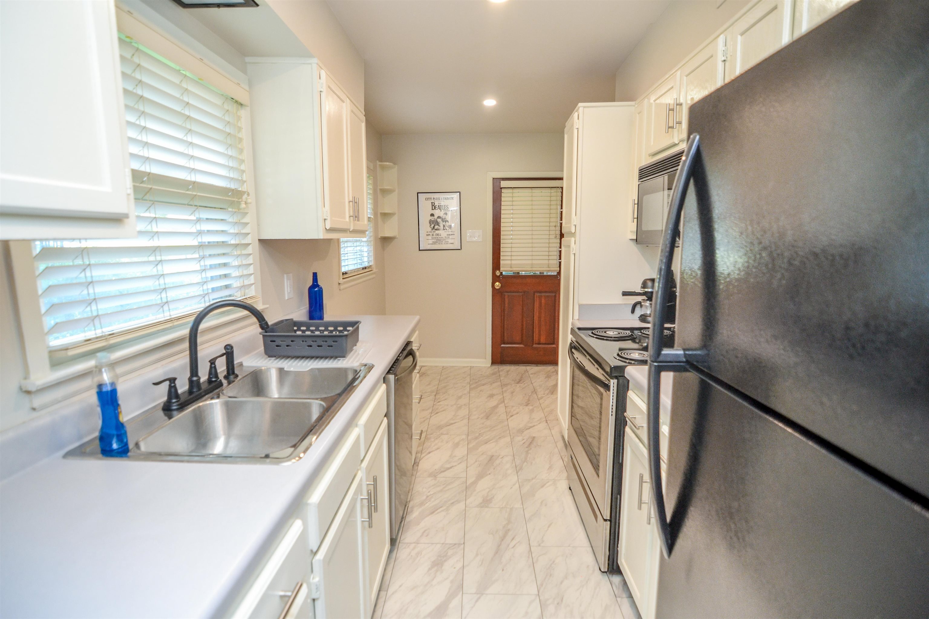 5200 Rich Road Memphis, TN 38117 - Photo 5 of 26 a kitchen with granite countertop a sink a counter top space and cabinets