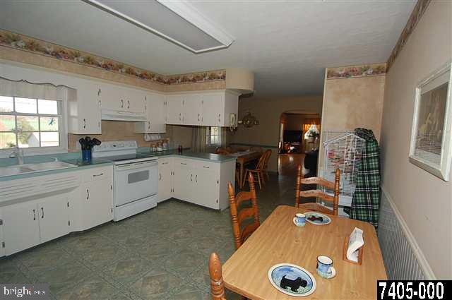 2427 Pine Tree Road Spring Grove, PA 17362 - Photo 5 of 16 Gallery Image 5