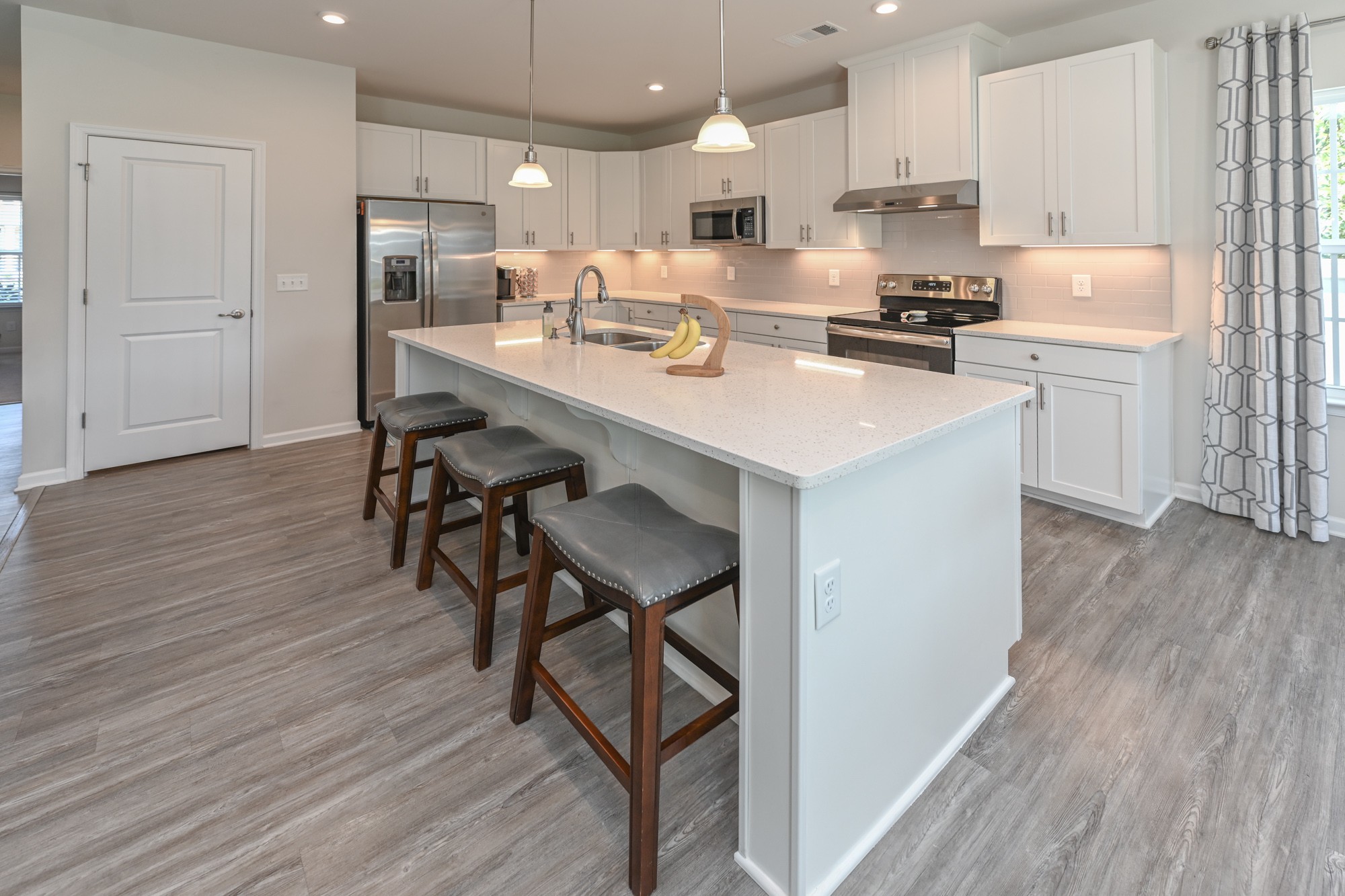 2907 Kellner Drive Murfreesboro, TN 37128 - Photo 11 of 33 a kitchen with stainless steel appliances a stove a sink dishwasher a refrigerator white cabinets and wooden floor
