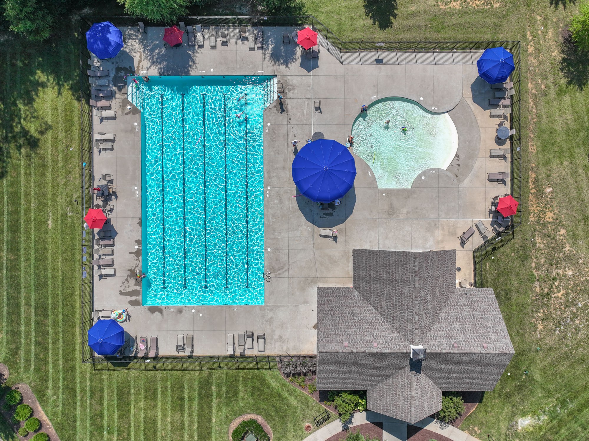 2907 Kellner Drive Murfreesboro, TN 37128 - Photo 31 of 33 a room with furniture and a potted plant
