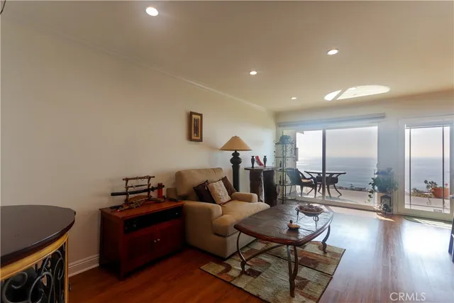 $1,248,000 | 21722 Ocean Vista Drive, Unit C, Laguna Beach, CA 92651