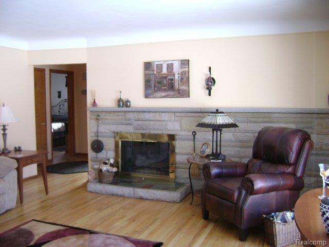 28166 Thorny Brae Road Farmington, MI 48331 - Photo 3 of 16 Fireplace in LR