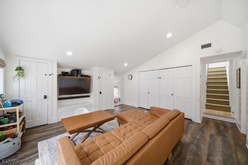 109 Taylortown Road Montville, NJ 07005 - Photo 18 of 50 a spacious bedroom with a bed and a flat screen tv