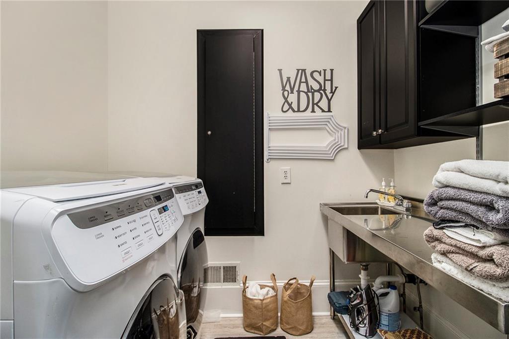 240 Wicklawn Way Roswell, GA 30076 - Photo 21 of 62 a utility room with dryer and washer