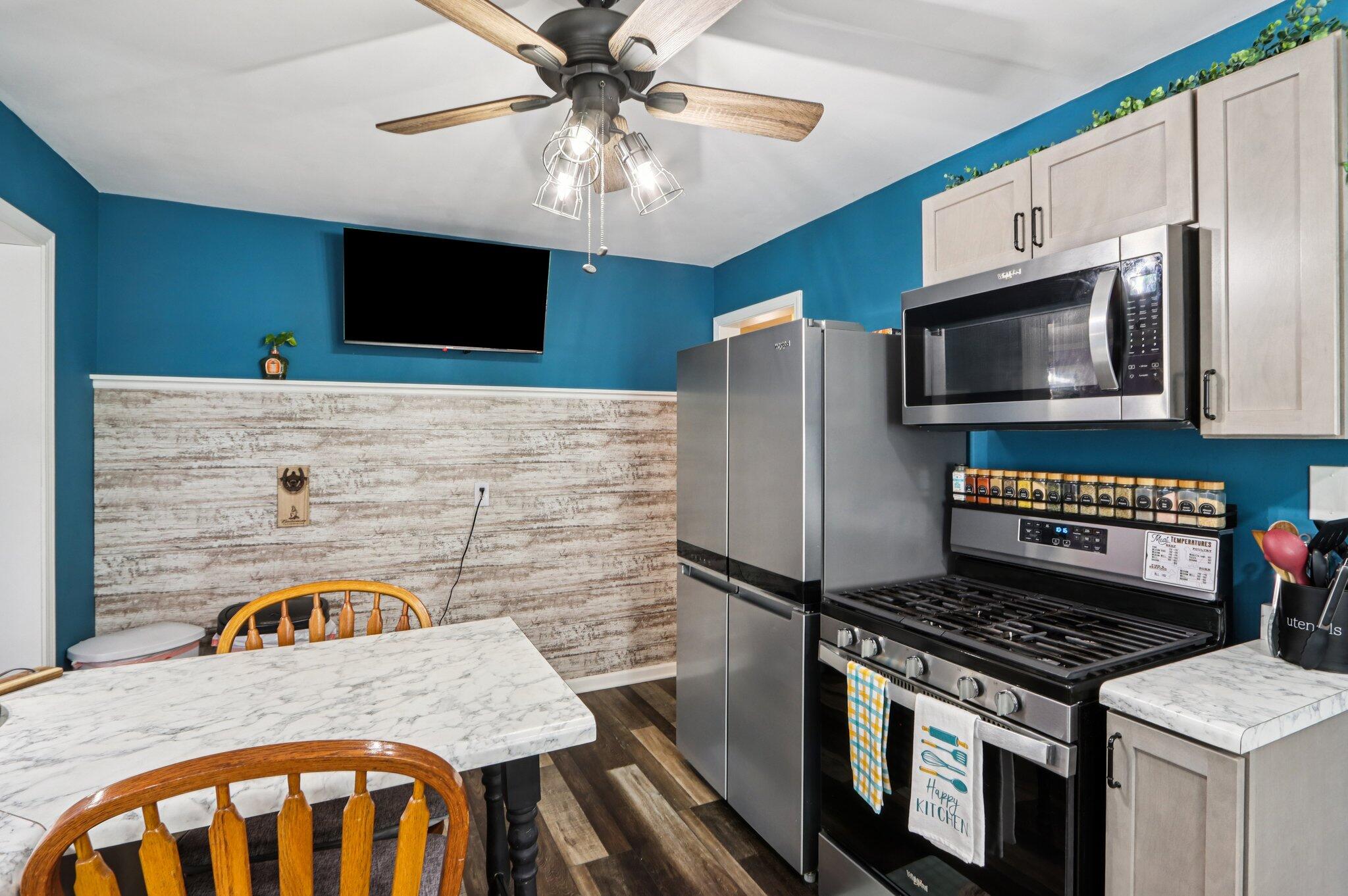 1104 Lathrop Avenue Racine, WI 53405 - Photo 9 of 22 16-web-or-mls-Lathrop Ave-S2606-016