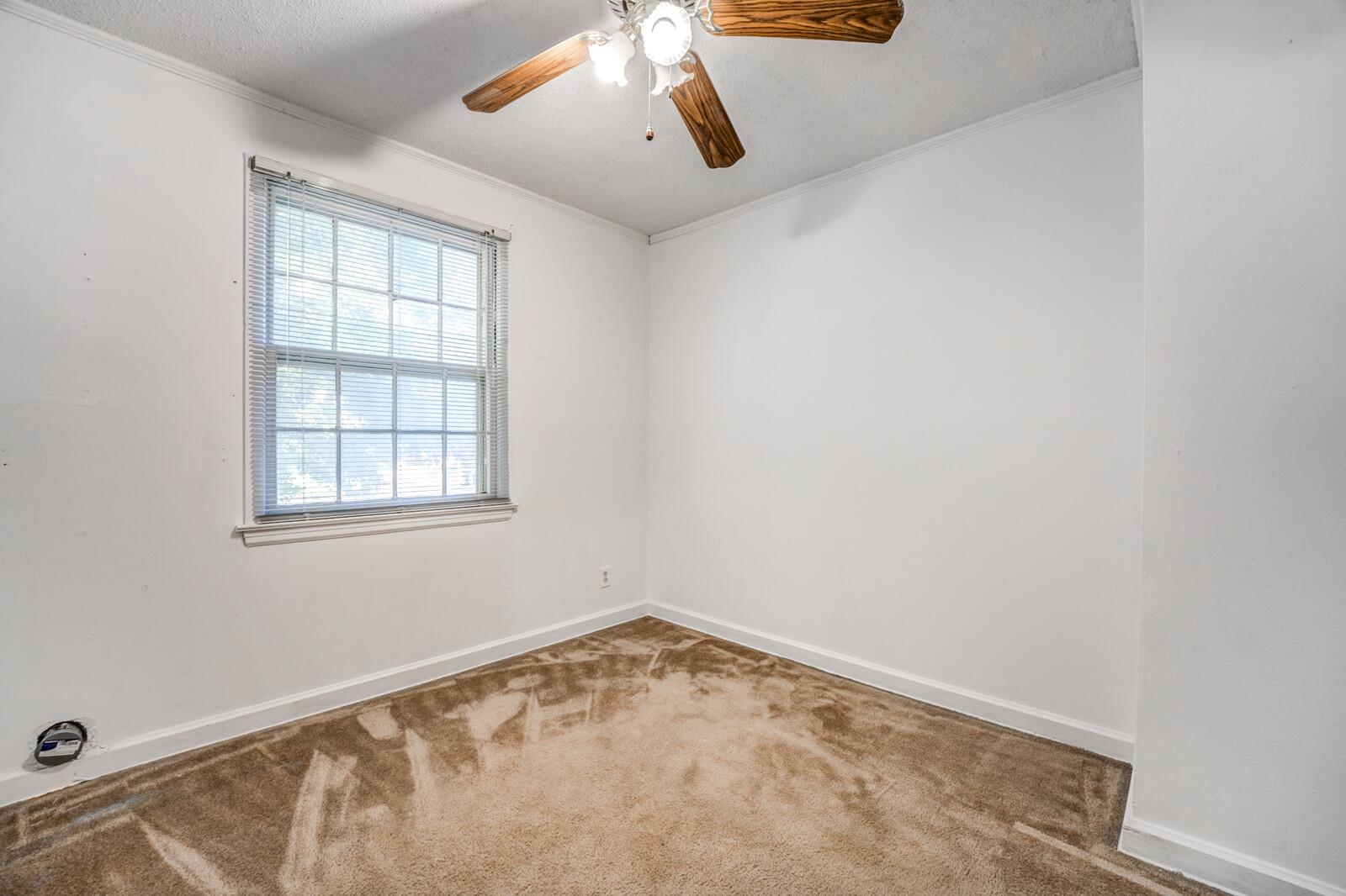 4621 Macon Road Memphis, TN 38122 - Photo 25 of 40 an empty room with a window