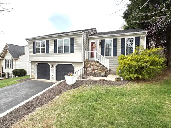 $425,000 | 6219 Ashmont Drive, Roanoke, VA 24018