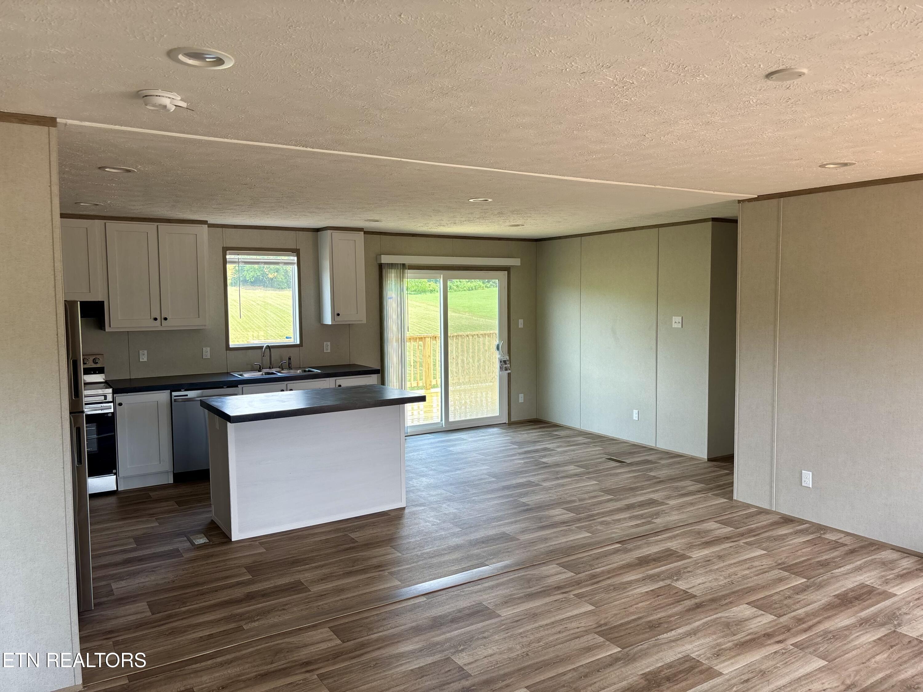 283 Thompson Road Madisonville, TN 37354 - Photo 3 of 10 80297615775__64371EAB-0215-46A8-BE3E-97C