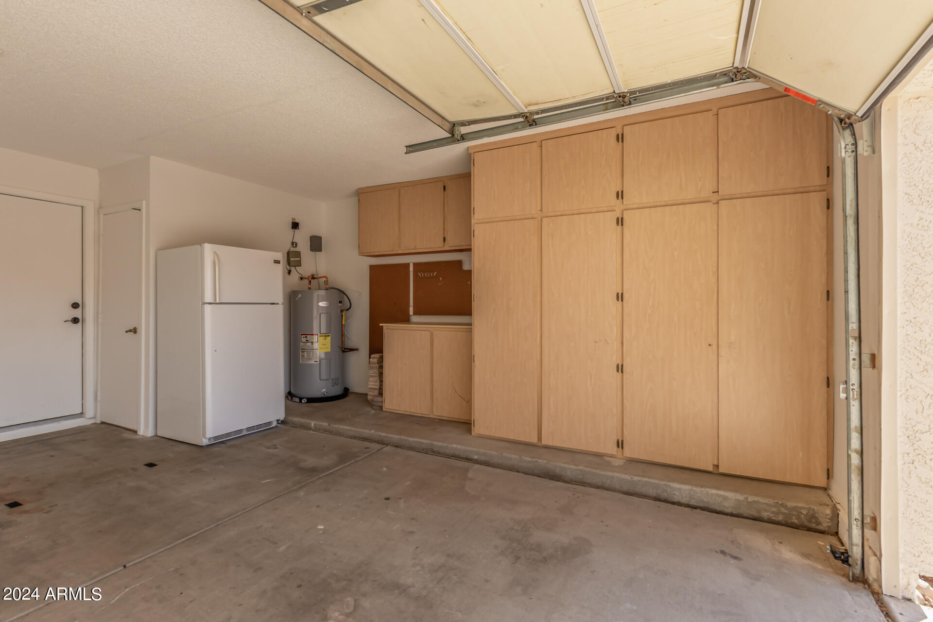 2622 East Rockledge Road Phoenix, AZ 85048 - Photo 33 of 39 Garage