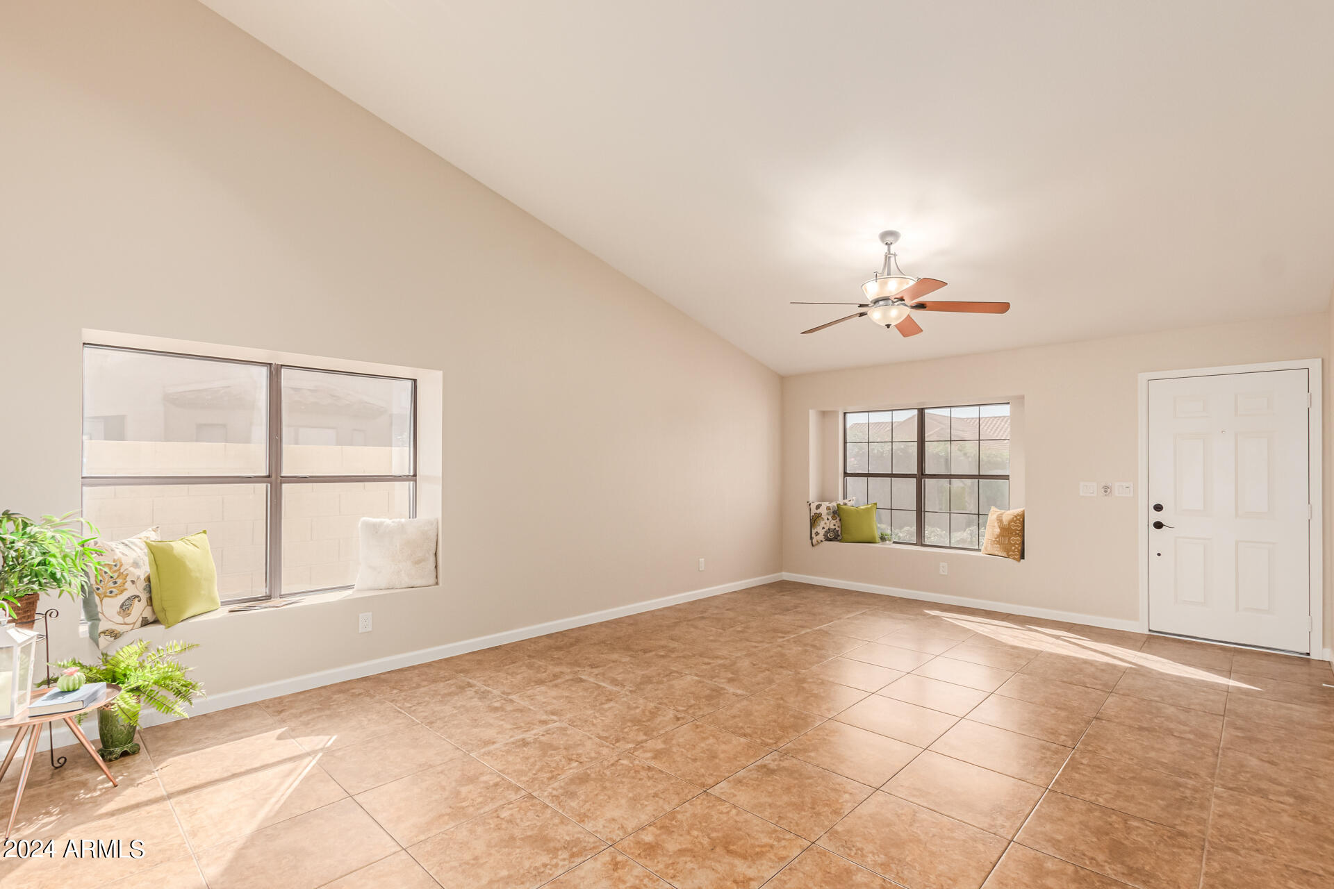 2622 East Rockledge Road Phoenix, AZ 85048 - Photo 5 of 39 Living Room