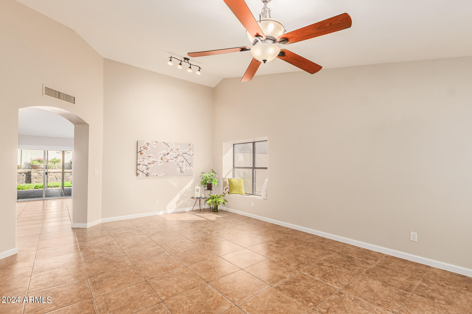 2622 East Rockledge Road Phoenix, AZ 85048 - Photo 6 of 39 Living Room