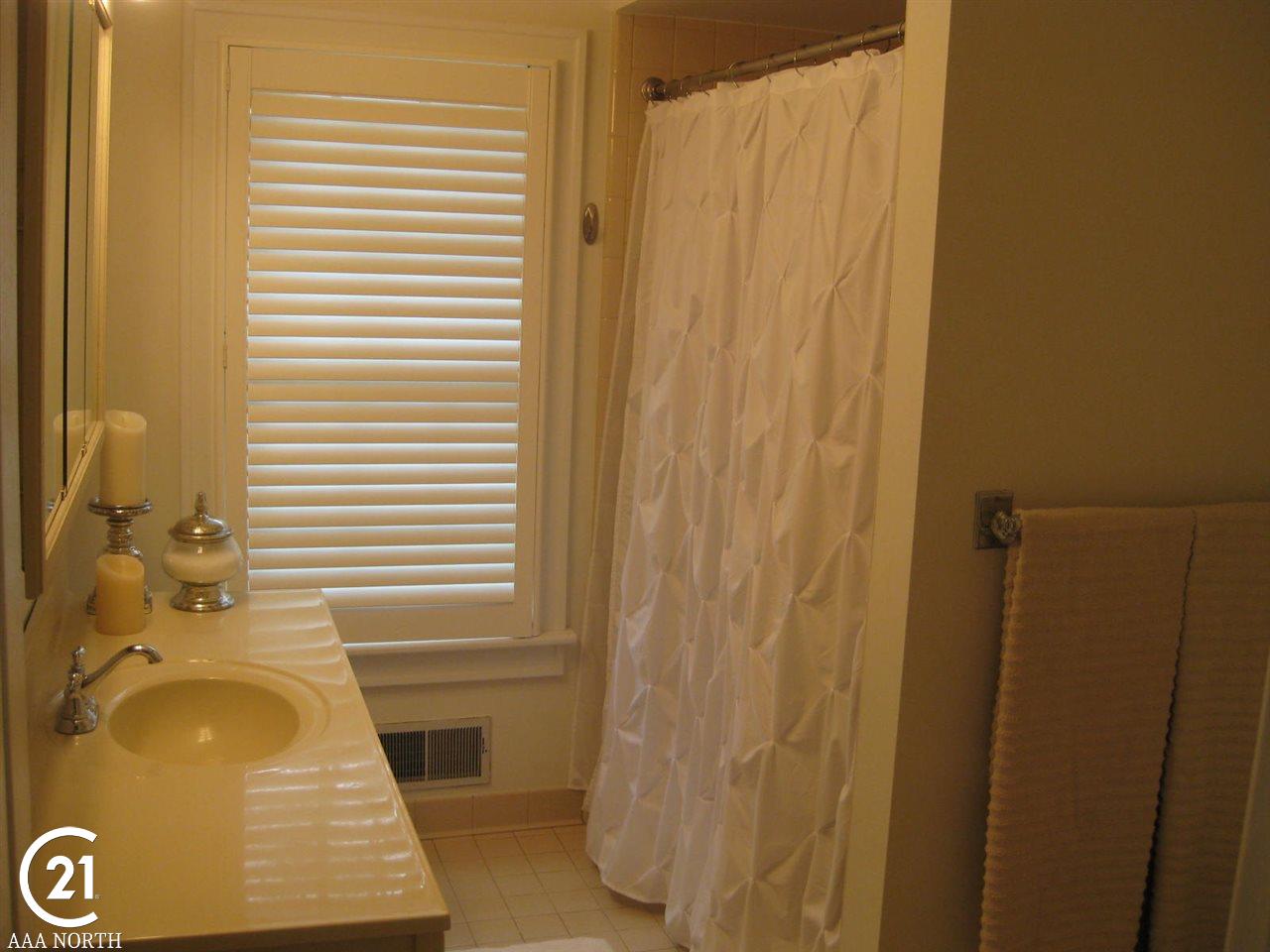 992 East Tienken Road Rochester Hills, MI 48306 - Photo 6 of 18