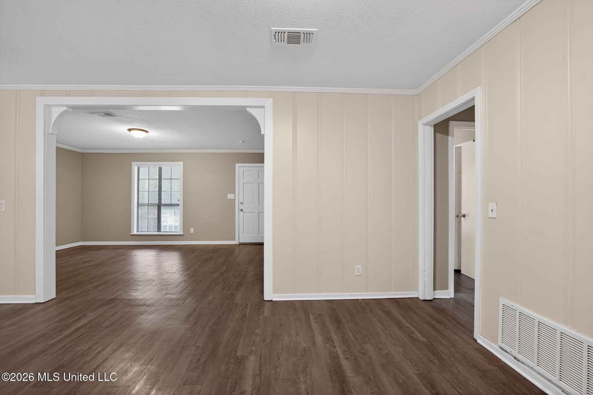 1541 Dianne Drive Jackson, MS 39204 - Photo 14 of 52 13_1541_Dianne_Dr_Jackson_MS_39204-Livin