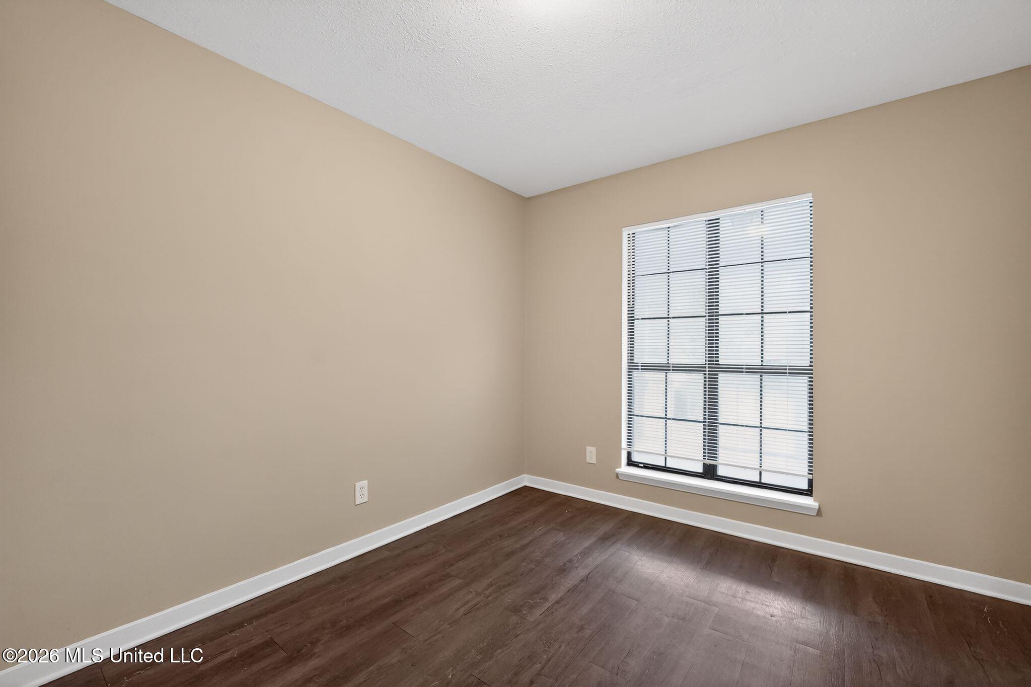 1541 Dianne Drive Jackson, MS 39204 - Photo 17 of 52 11_1541_Dianne_Dr_Jackson_MS_39204-Livin